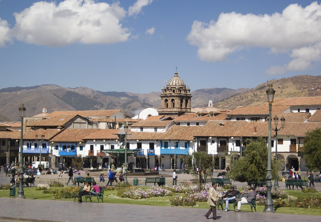 Plaza de Armas del Cusco con la catedral y los tejados coloniales
