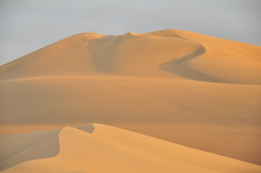Dunas de arena del desierto de Huacachina, Ica