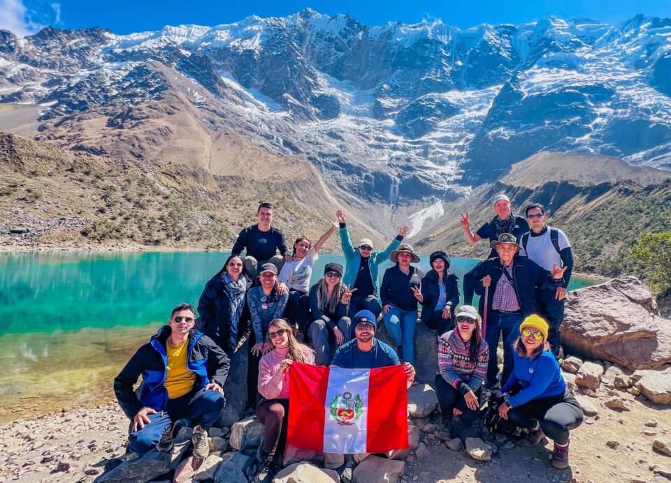 La Laguna Humantay: El Tesoro Turquesa de Cusco