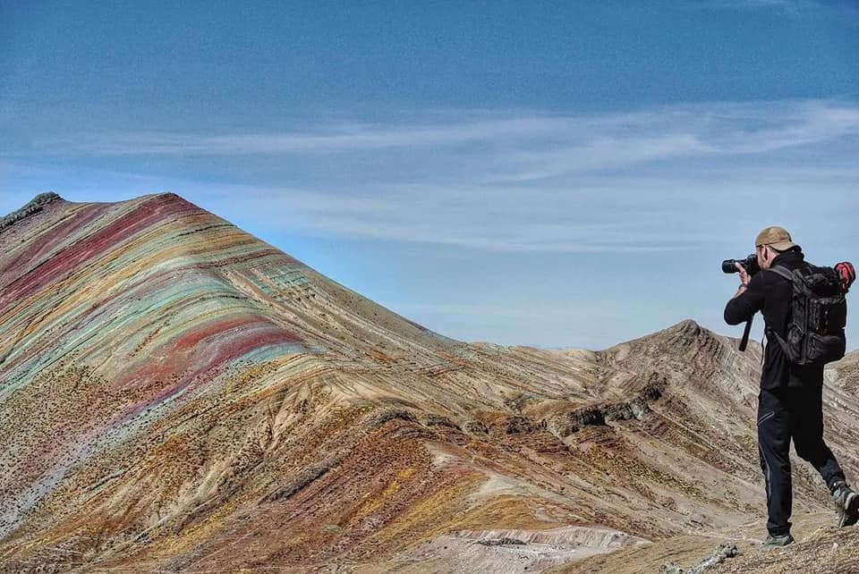 Fotografando a primeiras das montanhas coloridas de Palcoyo